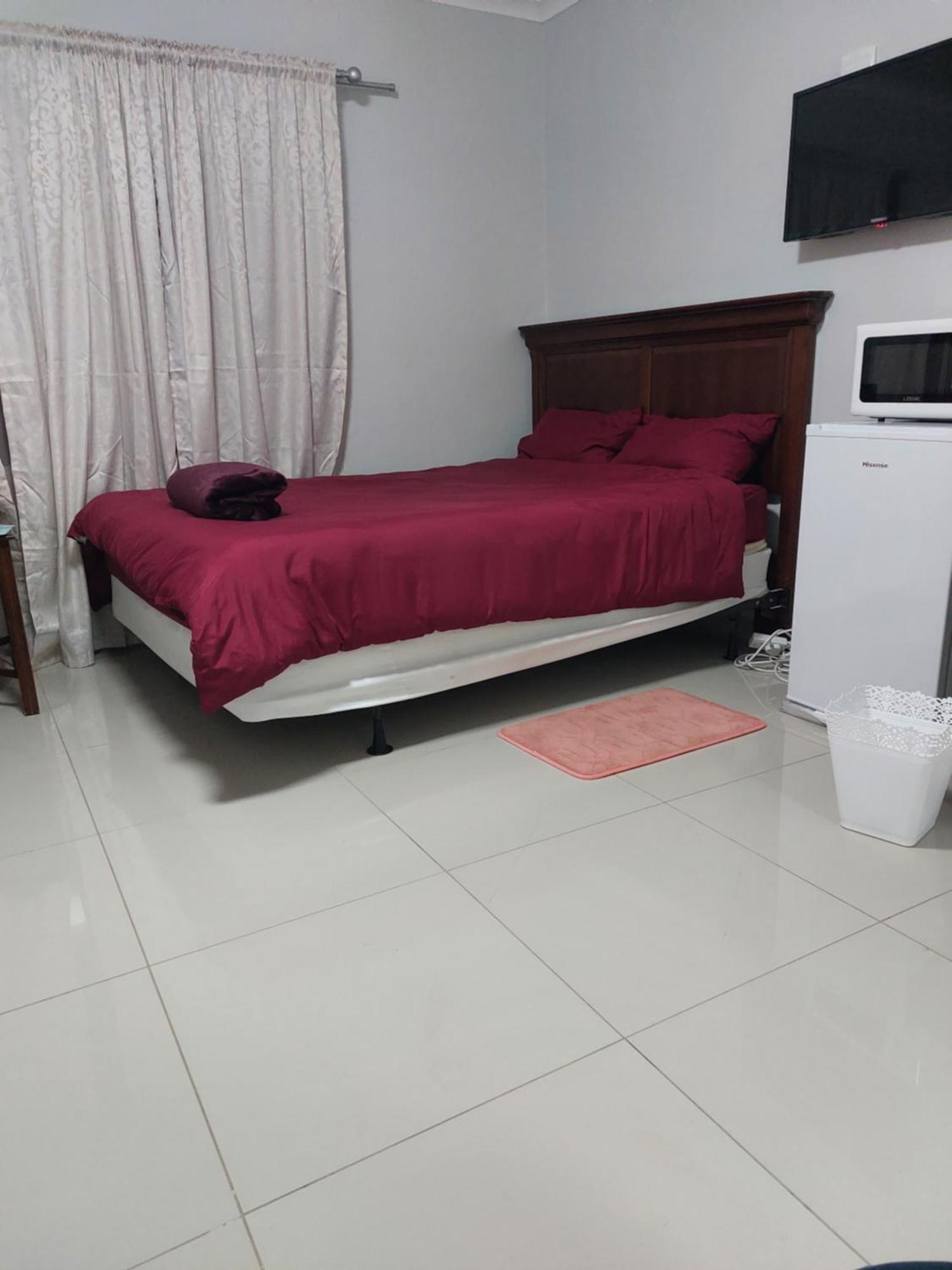 Special Inn Bed And Breakfast Windhoek Oda fotoğraf